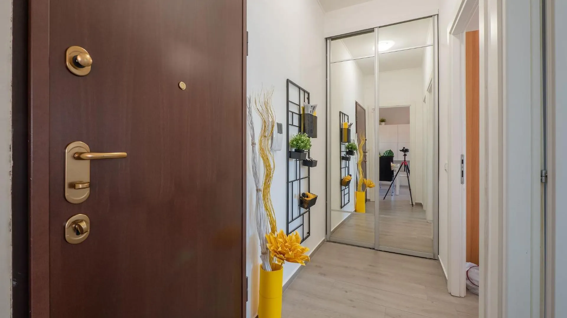 Xenia Apartments - Modern, Quiet And Cozy Apartment Milan