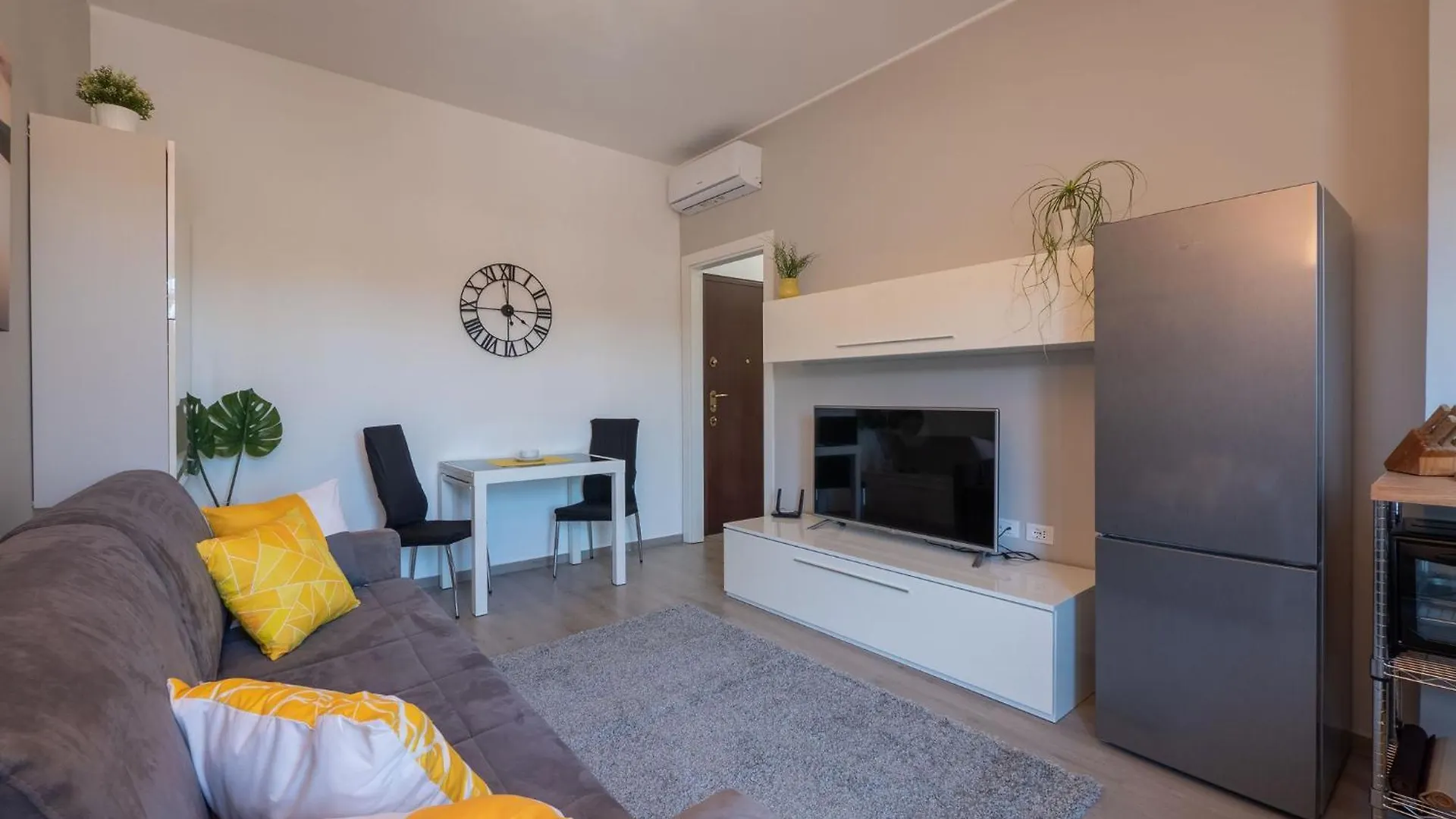 Xenia Apartments - Modern, Quiet And Cozy Apartment Milan 0*,